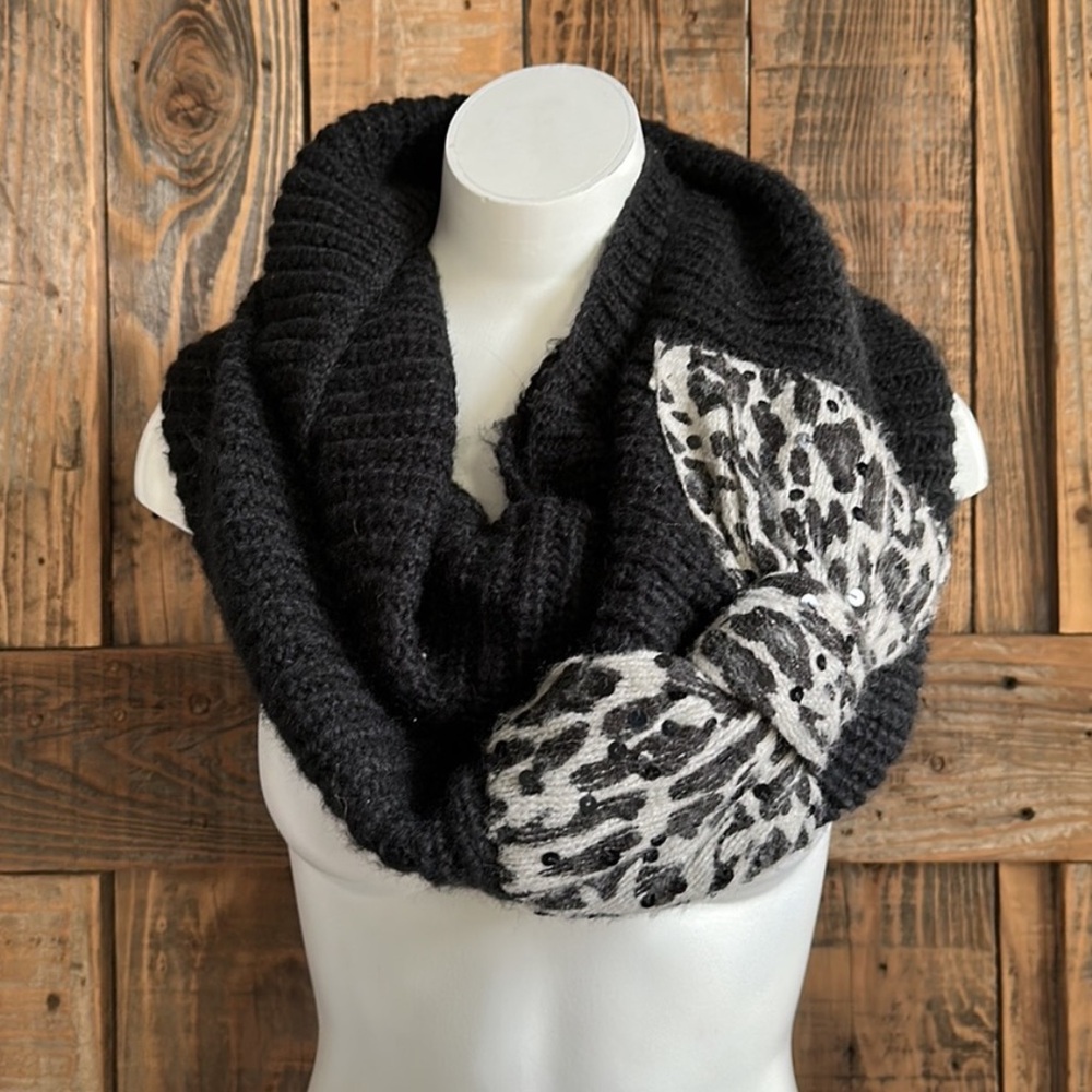 NWOT Betsey Johnson Infinity Scarf W/ Cheetah Bow, Black/Gray